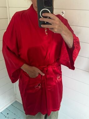 Vintage Chinese Satin Silk Robe One Size. Hand Embroidered 06-70’s